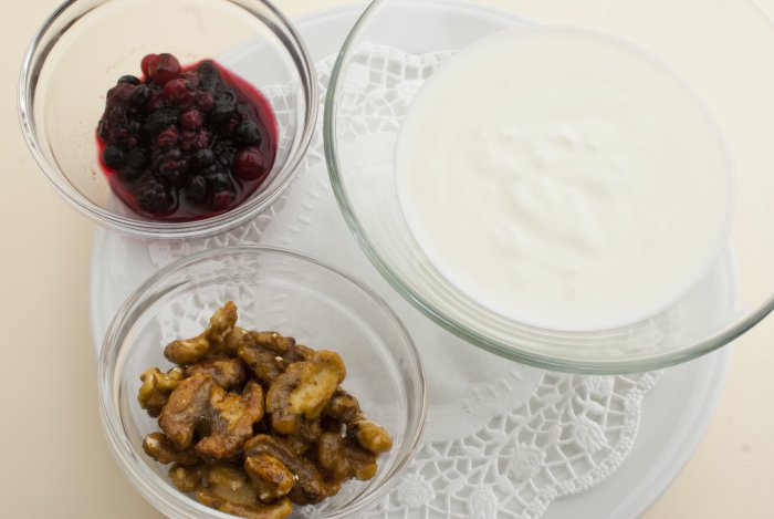 Iogurt natural (ecològic) de Campllong amb fruits vermells o compota de poma